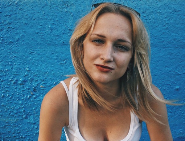 A women who man be setting off some relationship red flags.