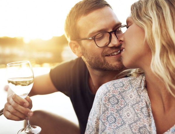 Want to know when to make a move? Our expert answers men's dating questions.