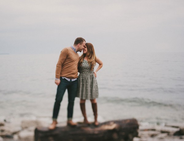 A couple in their 40s on a date.