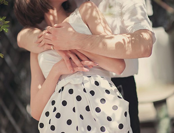 A couple in a healthy relationship showing affection in public.