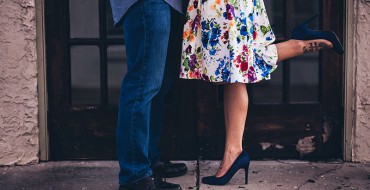 Two daters kissing after receiving amazing dating and relationship advice. ;)