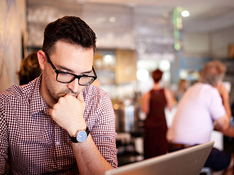 A man who may be making an online dating first message mistake while talking to a woman online.