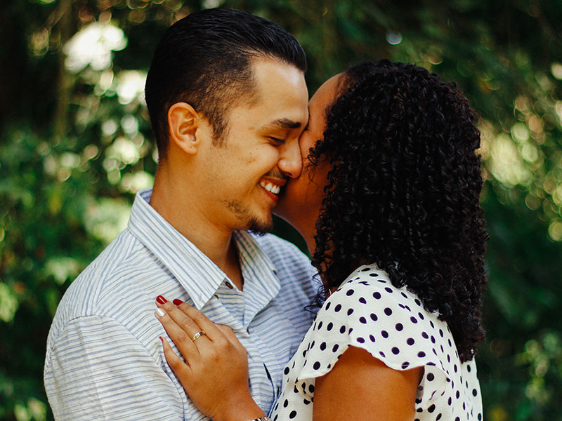 This couple followed the new dating rules for 2017 and met each other and now they're laughing and kissing outside.