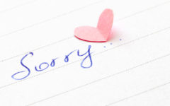 A note that says sorry with a heart: one good way how to say sorry to your girlfriend.
