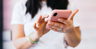 A girl responding to a Tinder icebreaker that got her attention and made her want to message back.