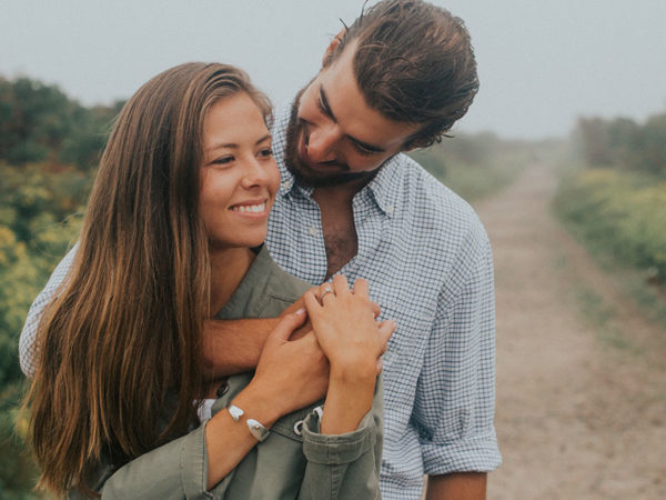 Do I Love Her? 9 Signs You're Falling in Love