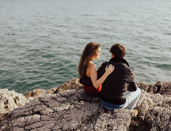 A guy who learned how to ask a girl to be your girlfriend talking to his girlfriend at the beach.